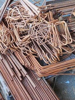 Roxory, betonářská ocel a další hutní materiál - viz foto.