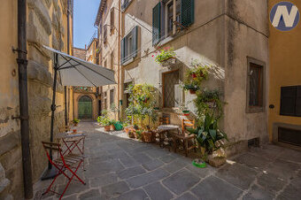 Historický dům Flavio v centru Cortony, Toskánsko