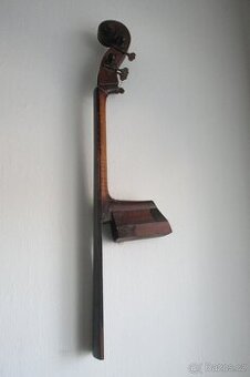 Krk kontrabasu a struník