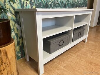 TV stolek Ikea Besta