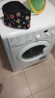 Prodám pračku Indesit IWSND61051