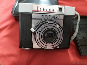 Fotoaparát Cortina a jeden neznámé značky