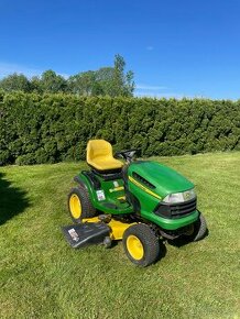 zahradní traktor John Deere X145