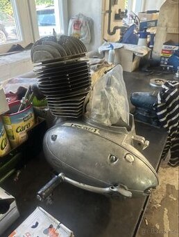 Motor Jawa 250/353 kývačka po Go