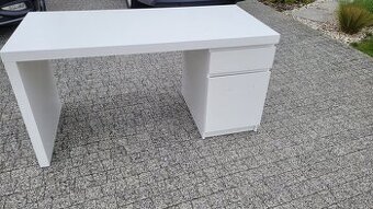 Stůl MALM Ikea