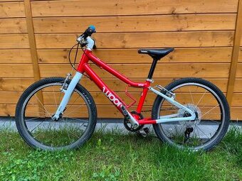 Woom 4 - červené lehké hliníkové 20" dětské jízdní kolo