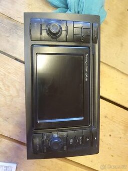 Navi plus RNS - D z Audi A8 D2
