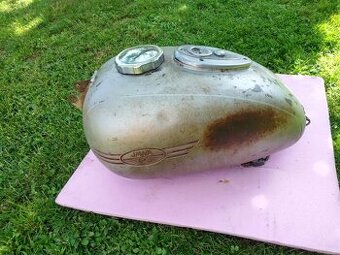 Prodám veteránskou nádrž jawa čz 175/356 s ampérmetrem