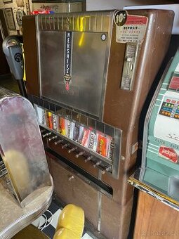 Automat na sladkosti National z kina z 50tých let USA