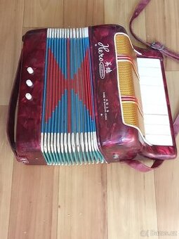 DĚTSKÁ TAHACÍ RETRO HARMONIKA (AKORDEON)