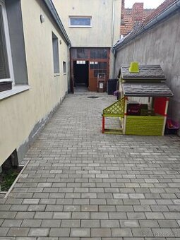 Pronájem 2+1 v RD se dvorem, Tvrdonice