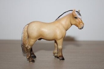 Fjordský hřebec – rok 2000 Schleich
