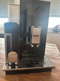 De’Longhi Maestosa – prémiový kávovar, 2 mlýnky, profi stav