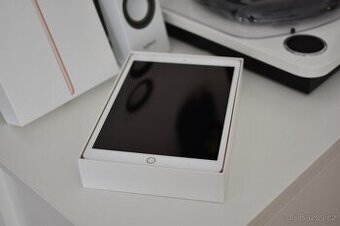 iPad 2020 (8.generace) , 32gb , opečovávaný, krásný