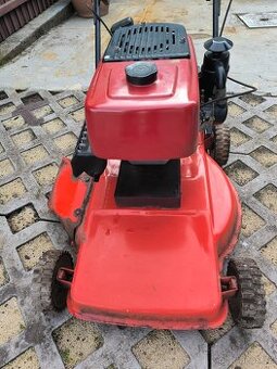 Nabízím málo použitou starou dvoutaktní sekačku