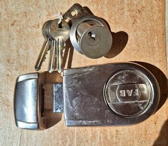 Přídavný zámek FAB Y2T s vložkou a 3mi klíči levně prodám.