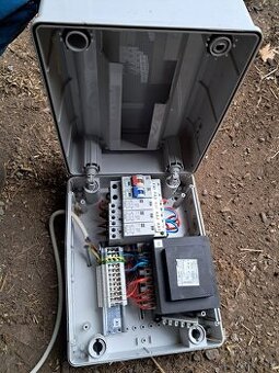 Elektro skříň s vybavením, jistič, relé, trafo