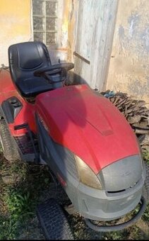Zahradni traktor na díly  cca 270mth