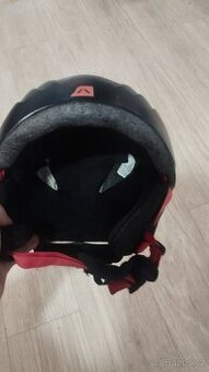 Dětská helma na lyže
