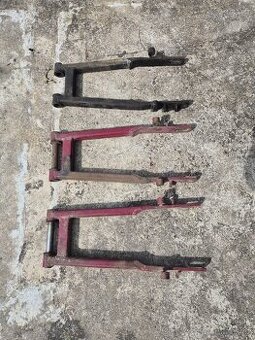 Prodám zadni kyvnou vidlici Čz 250/475 sport.