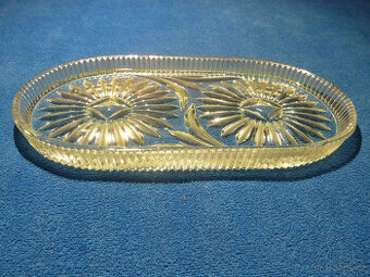 Skleněný tác , podnos , hutní sklo .