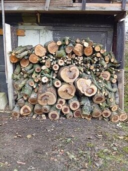 Prodám nařezané dřevo z jabloně.