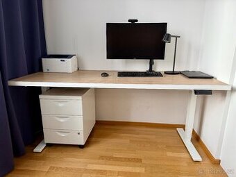 Elektrický výškově nastavitelný stůl