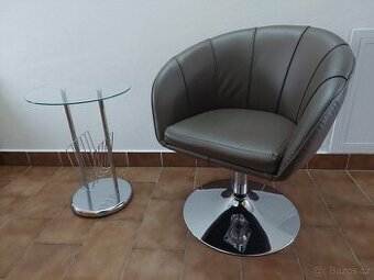 Designové křesílko + skleněný stolek – TOP stav