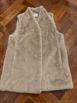 Béžová delší vesta vel. L Reserved