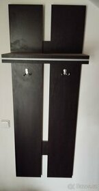 Věšák na zeď a botnik