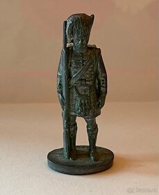 Kovové figurky - vajíčka Kinder surprise, vojáčci,indiáni …