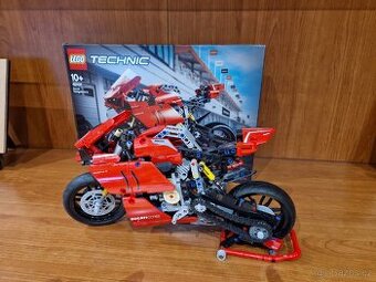 Lego Technic Ducati Panigale V4R