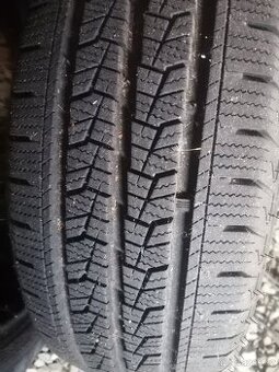 Prodám dvě zimní gumy 195/65 R16 C