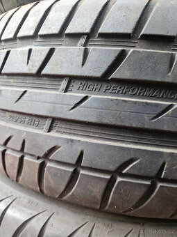225/55R16 95V Taurus High Performance