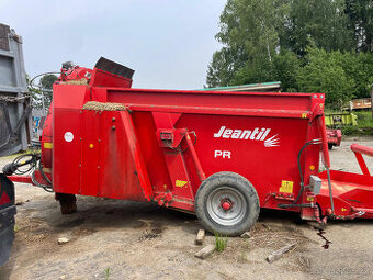 Krmný zastýlací  vůz