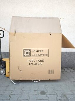 Mobilní nádrž na naftu Nová