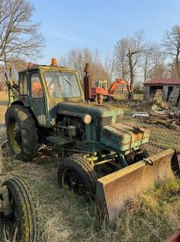 Traktorbagr Bělorus