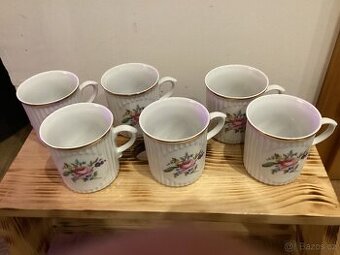 Nová sada hrnků asi retro