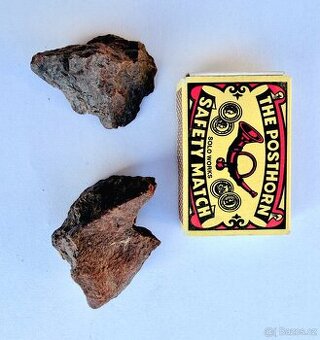 Meteorit NWA (Maroko) – dárkový set 2 ks – 32g a 24g