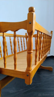 Dětská dřevěná kolébka s matrací