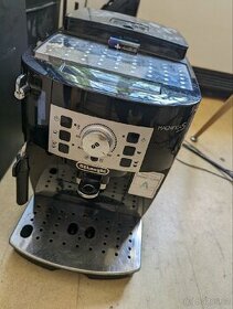 De'Longhi Magnifica S automatický kávovar s párou