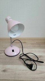 Stolní lampa v růžové barvě