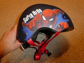 Chlapecká freestylová přilba Spiderman