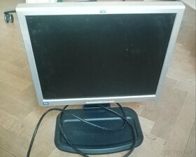 Monitor 2x - HP 1740 a LG Flatron L1730S - 1