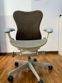 Kancelářská židle Herman Miller Mirra PC 29 000,-