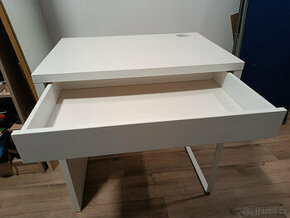 Stůl Micke IKEA