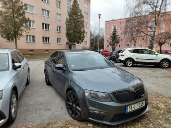 Sedan v zaujmavé farbe ŠKODA Octavia 3 RS TDi 135kw  DSG