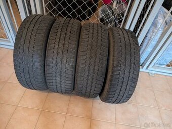 185/60 r15 zimní pneumatiky Sumitomo WT 200