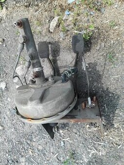 Škoda 1203 pedálová soustava.
