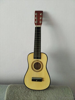 Kytara dětská.